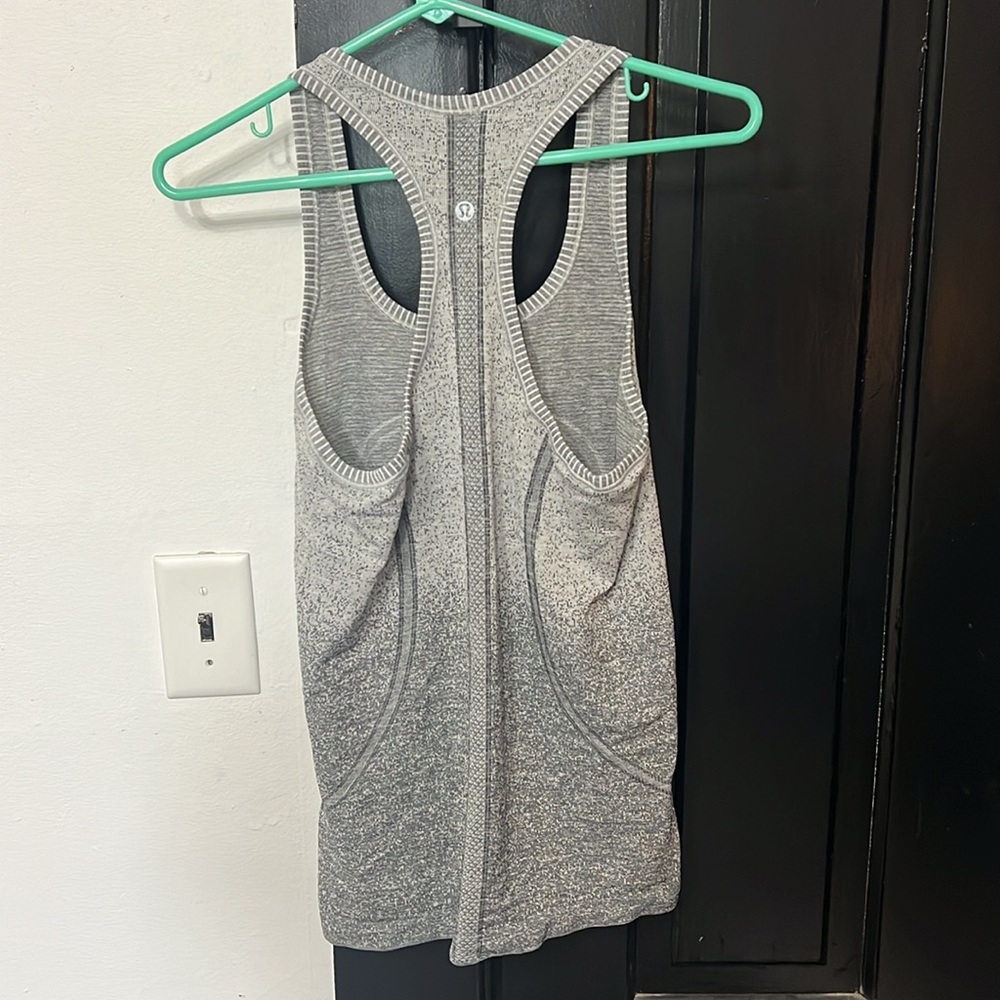 Lululemon size 6 tank top - Picture 2 of 6